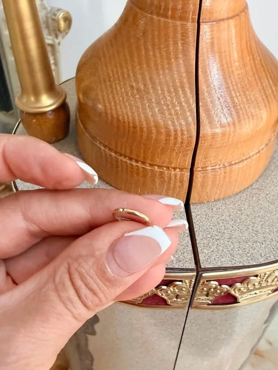 14K yellow gold Gold Hoop Earring one pc only - Picture 2 of 7